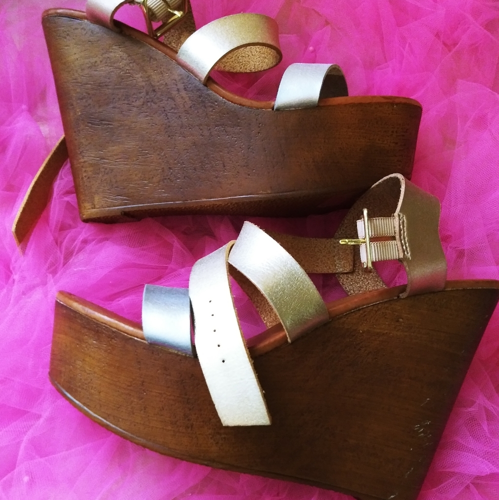 Wedge heels